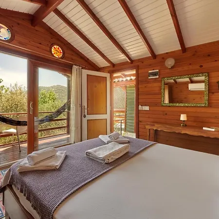 坎莫卡普酒店 营地 *