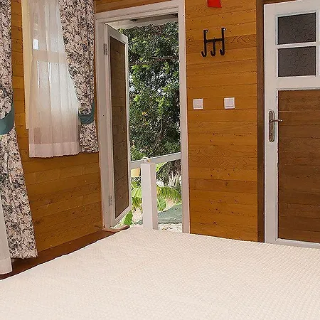 营地 坎莫卡普酒店 *