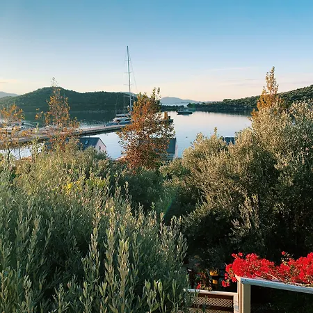 坎莫卡普酒店 *