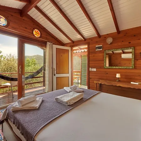 坎莫卡普酒店 营地 *